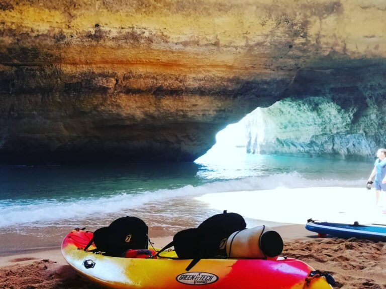 Double Kayak for rental - Rent a double kayak online hassle-free and collect it at Benagil beach. Explore the famous Benagil cave at your own pace, creating unforgettable memories on a personalized adventure.